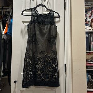 Size M mid black lace dress no tag